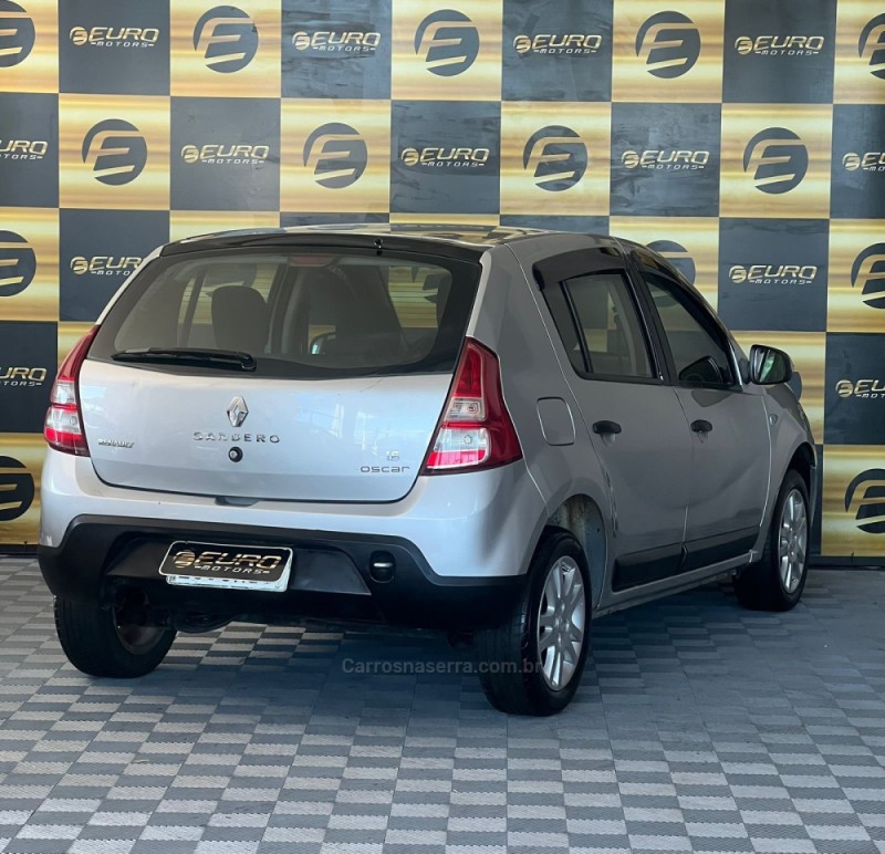 SANDERO 1.6 EXPRESSION 16V FLEX 4P MANUAL - 2011 - PORTãO