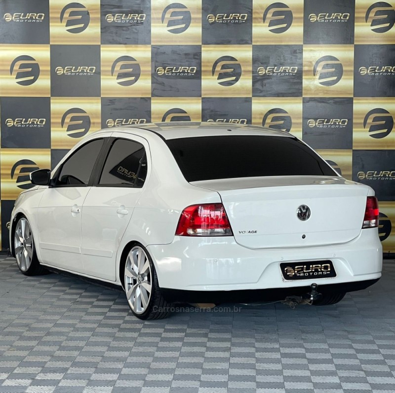 VOYAGE 1.0 MI 8V FLEX 4P MANUAL - 2009 - PORTãO