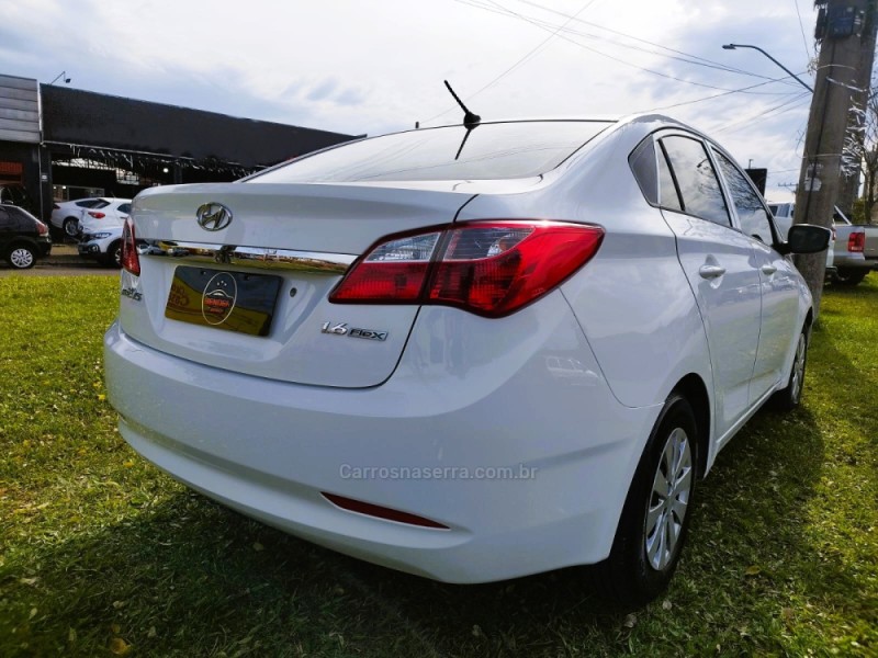 HB20S 1.6 COMFORT PLUS 16V FLEX 4P MANUAL - 2014 - NOVO HAMBURGO