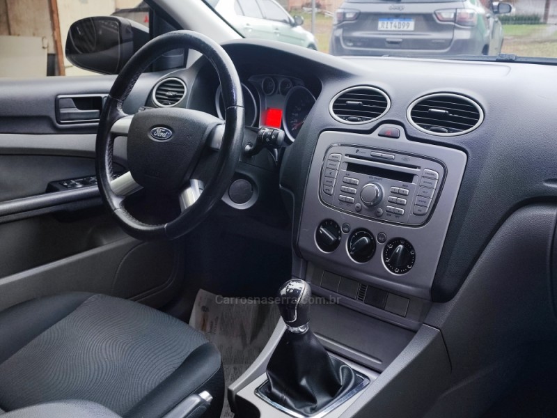 FOCUS 2.0 GLX 16V GASOLINA 4P MANUAL - 2013 - FARROUPILHA