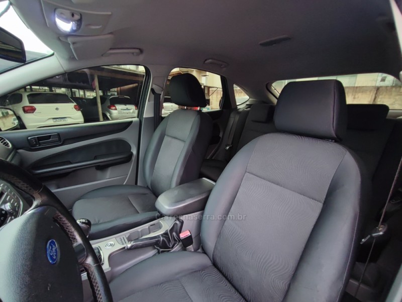 FOCUS 2.0 GLX 16V GASOLINA 4P MANUAL - 2013 - FARROUPILHA