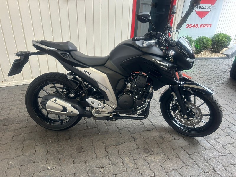 FAZER FZ25 - 2023 - TRêS COROAS