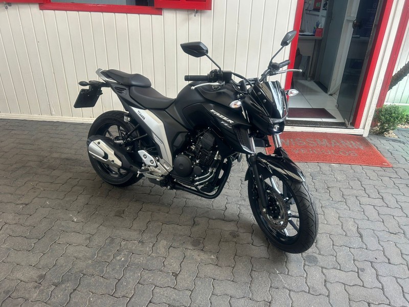 fazer fz25 2023 tres coroas