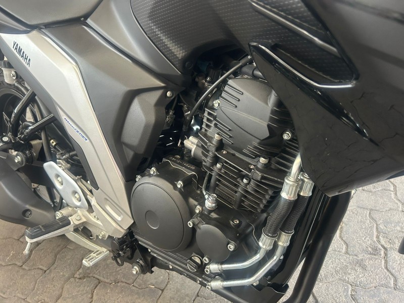 FAZER FZ25 - 2023 - TRêS COROAS