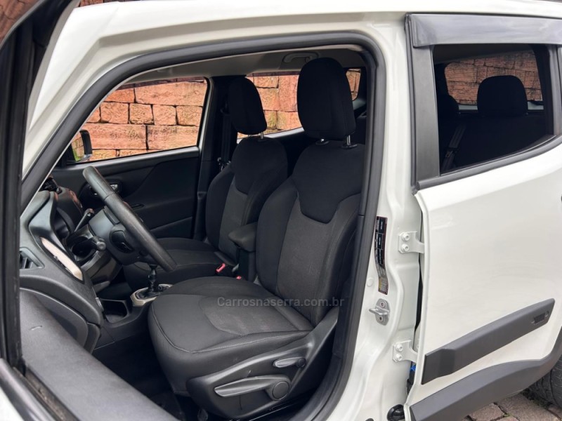 RENEGADE 1.8 16V FLEX SPORT 4P MANUAL - 2016 - VENâNCIO AIRES