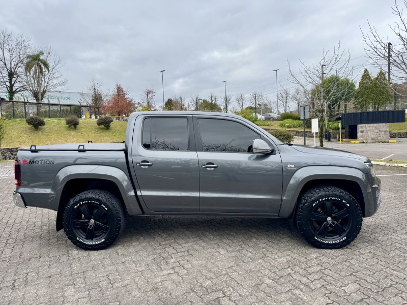 AMAROK 2.0 HIGHLINE 4X4 CD 16V TURBO INTERCOOLER DIESEL 4P AUTOMÁTICO - 2017 - CAXIAS DO SUL