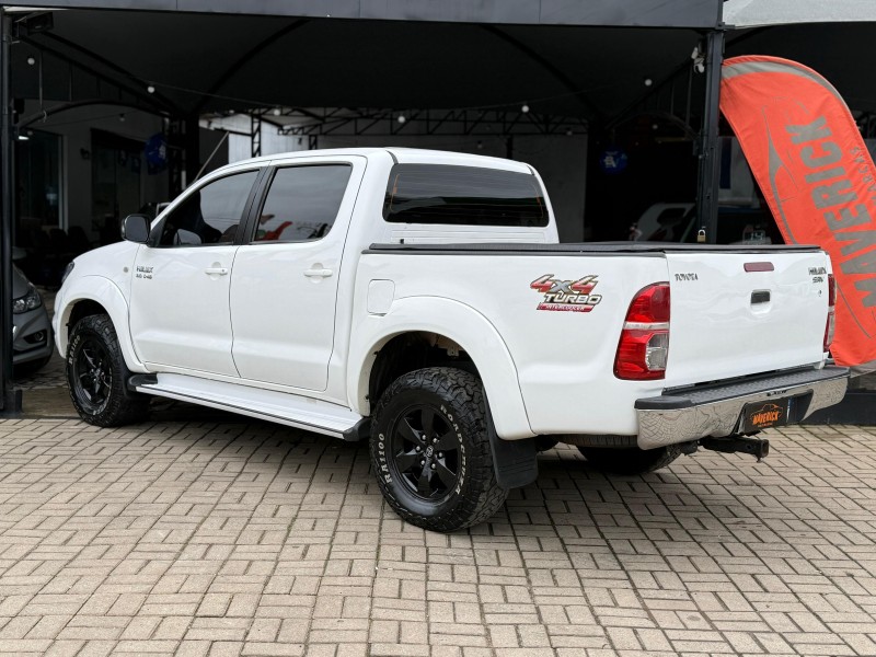 HILUX 3.0 SRV 4X4 CD 16V TURBO DIESEL 4P MANUAL - 2010 - LAGOA VERMELHA