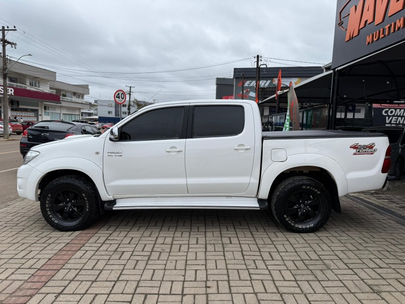 HILUX 3.0 SRV 4X4 CD 16V TURBO DIESEL 4P MANUAL - 2010 - LAGOA VERMELHA
