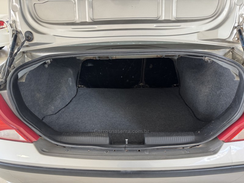 FOCUS 1.6 GLX SEDAN 8V GASOLINA 4P MANUAL - 2005 - FLORES DA CUNHA