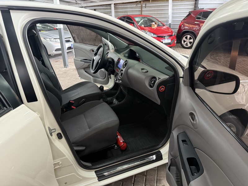 ETIOS 1.3 XS 16V FLEX 4P MANUAL - 2013 - CAXIAS DO SUL