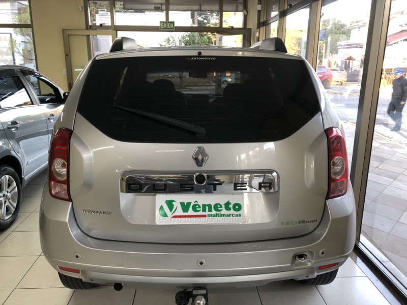 DUSTER RENAULT DUSTER 1.6 TECH ROAD DYNAMIQUE 4X2 16V FLEX 4P MANUAL - 2013 - FARROUPILHA