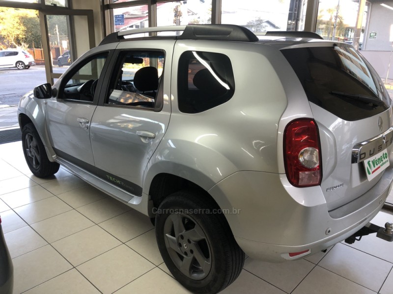 DUSTER RENAULT DUSTER 1.6 TECH ROAD DYNAMIQUE 4X2 16V FLEX 4P MANUAL - 2013 - FARROUPILHA