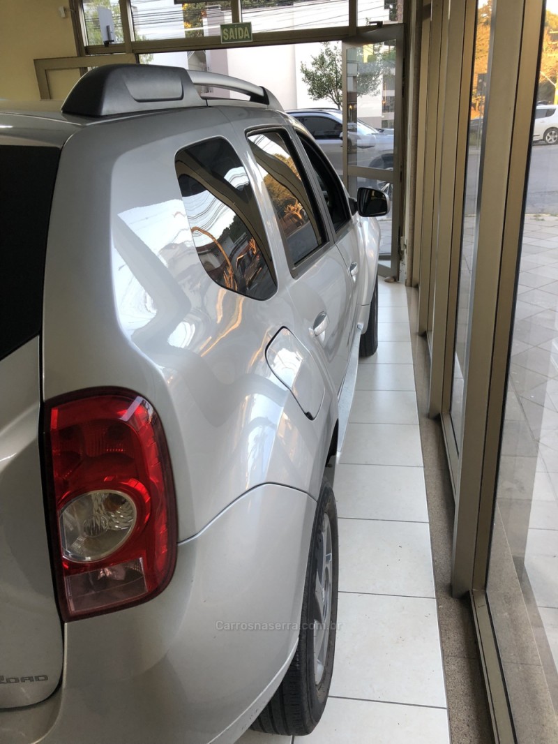 DUSTER RENAULT DUSTER 1.6 TECH ROAD DYNAMIQUE 4X2 16V FLEX 4P MANUAL - 2013 - FARROUPILHA