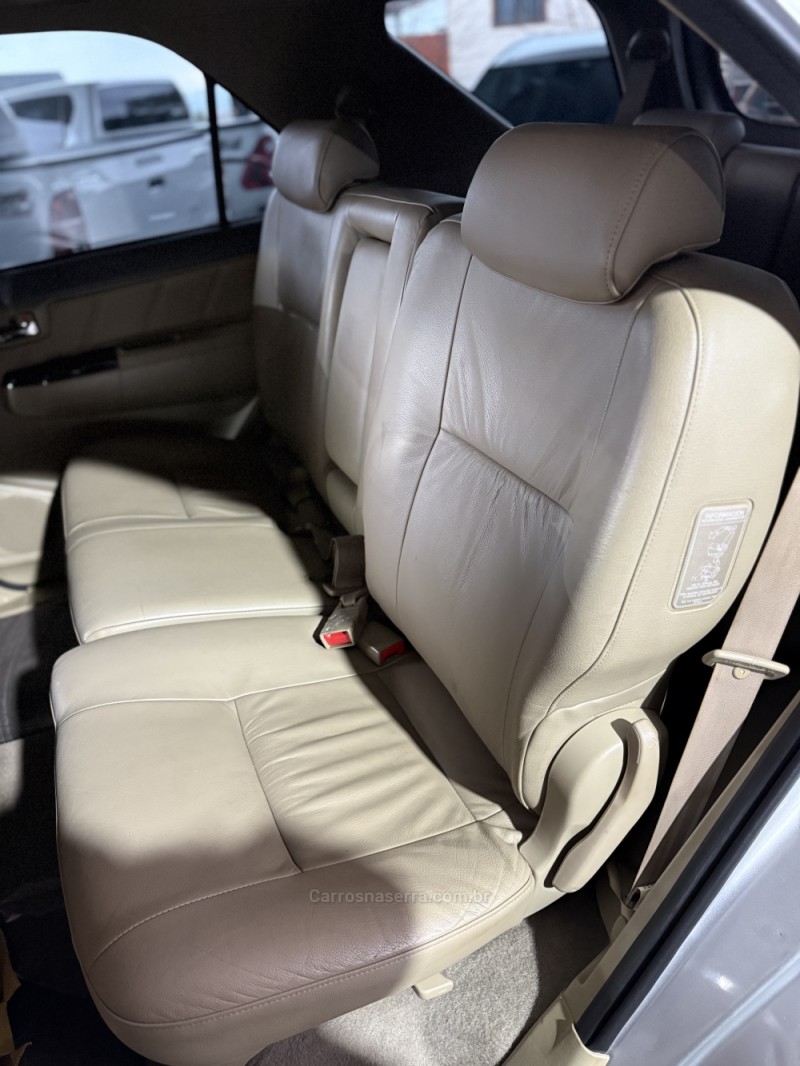 HILUX SW4 3.0 SRV 4X4 7 LUGARES 16V TURBO INTERCOOLER DIESEL 4P AUTOMÁTICO - 2012 - PAROBé