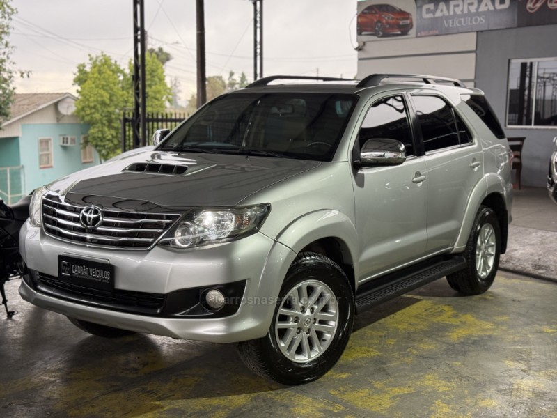 HILUX SW4 3.0 SRV 4X4 7 LUGARES 16V TURBO INTERCOOLER DIESEL 4P AUTOMÁTICO - 2012 - PAROBé
