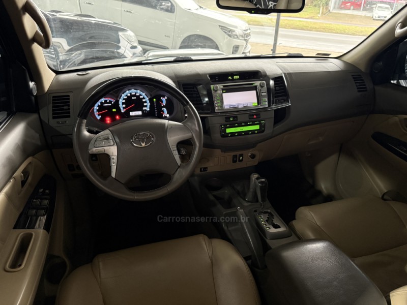 HILUX SW4 3.0 SRV 4X4 7 LUGARES 16V TURBO INTERCOOLER DIESEL 4P AUTOMÁTICO - 2012 - PAROBé