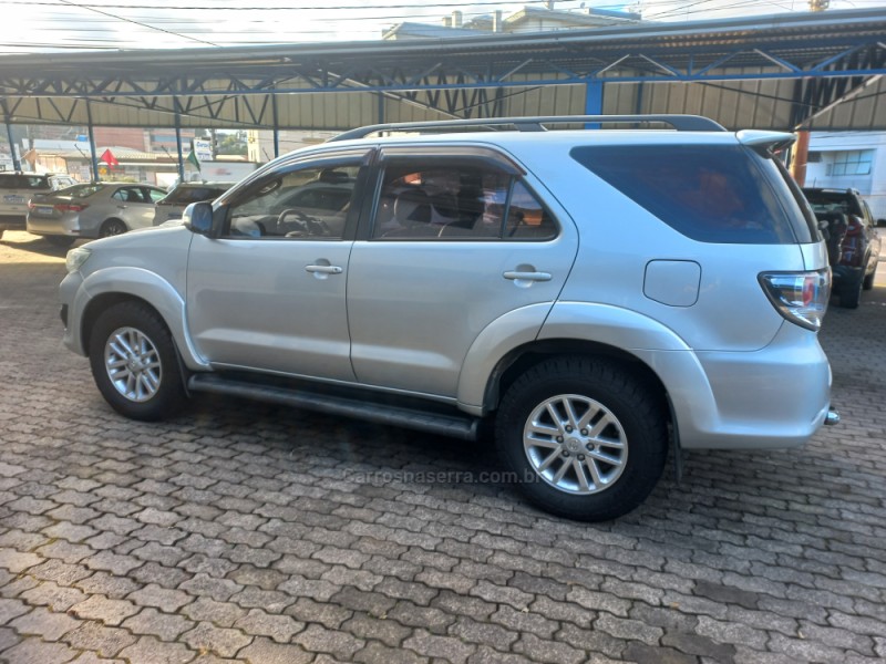 HILUX SW4 3.0 SRV 4X4 16V TURBO INTERCOOLER DIESEL 4P AUTOMÁTICO - 2013 - CAXIAS DO SUL