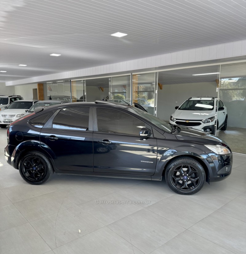 FOCUS 2.0 TITANIUM HATCH 16V FLEX 4P MANUAL - 2012 - VILA FLORES