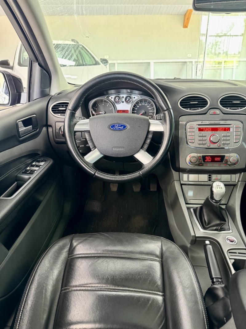 FOCUS 2.0 TITANIUM HATCH 16V FLEX 4P MANUAL - 2012 - VILA FLORES