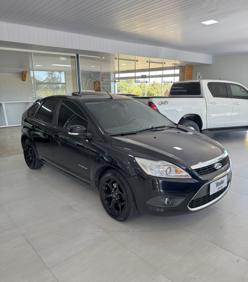 FOCUS 2.0 TITANIUM HATCH 16V FLEX 4P MANUAL - 2012 - VILA FLORES