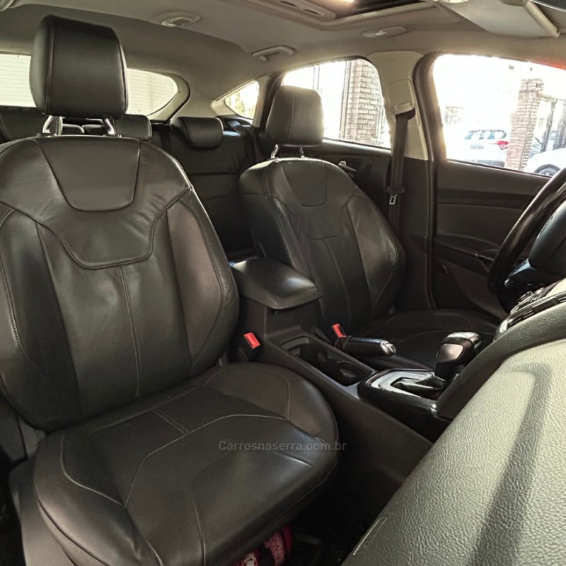 FOCUS 2.0 TITANIUM PLUS 16V FLEX 4P AUTOMÁTICO - 2016 - VACARIA