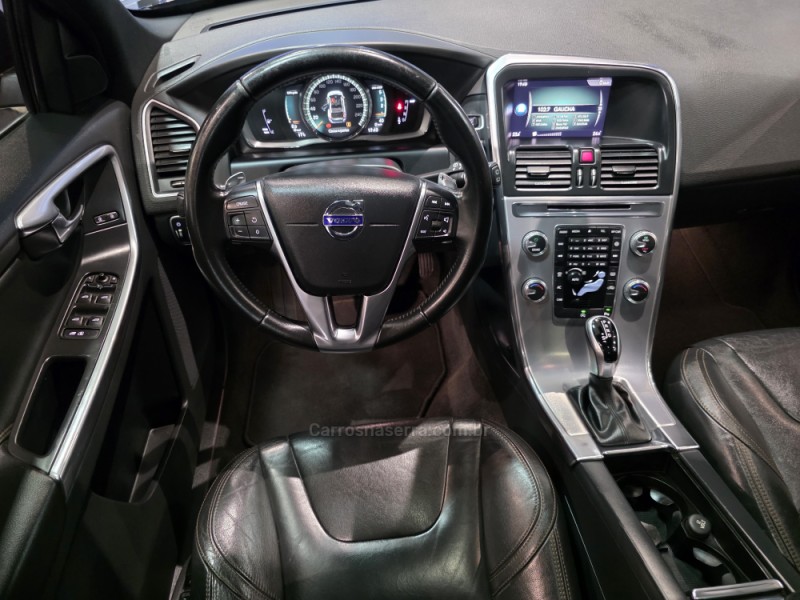 XC60 2.4 D5 MOMENTUM DIESEL AWD 4P AUTOMÁTICO - 2017 - CAXIAS DO SUL