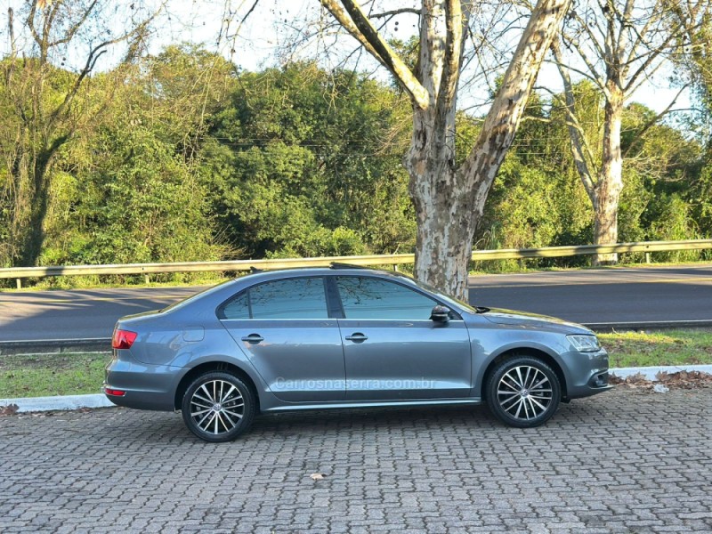 JETTA 2.0 TSI HIGHLINE 200CV GASOLINA 4P TIPTRONIC - 2013 - DOIS IRMãOS