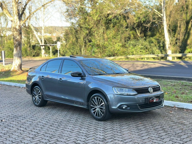 JETTA 2.0 TSI HIGHLINE 200CV GASOLINA 4P TIPTRONIC - 2013 - DOIS IRMãOS