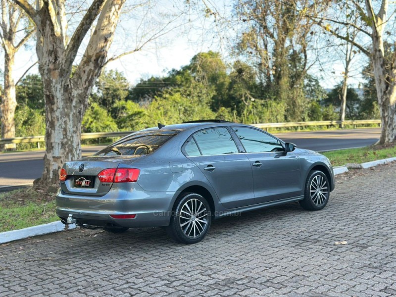 JETTA 2.0 TSI HIGHLINE 200CV GASOLINA 4P TIPTRONIC - 2013 - DOIS IRMãOS