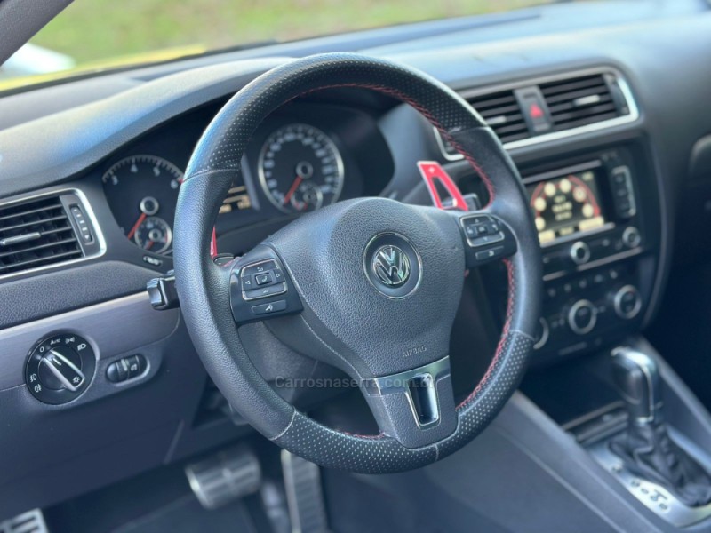 JETTA 2.0 TSI HIGHLINE 200CV GASOLINA 4P TIPTRONIC - 2013 - DOIS IRMãOS