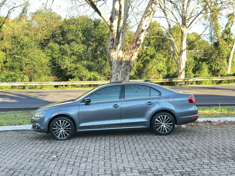JETTA 2.0 TSI HIGHLINE 200CV GASOLINA 4P TIPTRONIC - 2013 - DOIS IRMãOS
