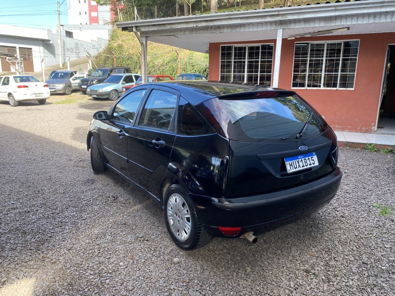 FOCUS 1.6 SE 8V FLEX 4P MANUAL - 2005 - CAXIAS DO SUL