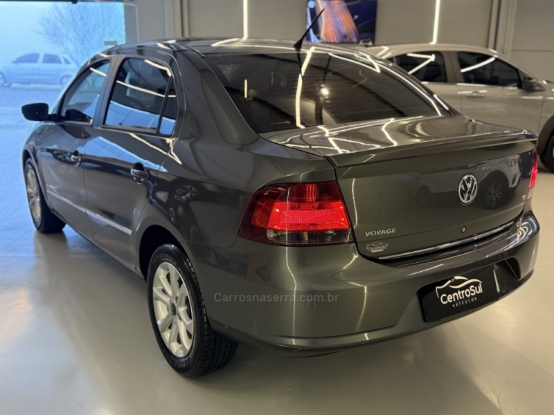 VOYAGE 1.6 MI COMFORTLINE 8V FLEX 4P MANUAL - 2011 - CARLOS BARBOSA