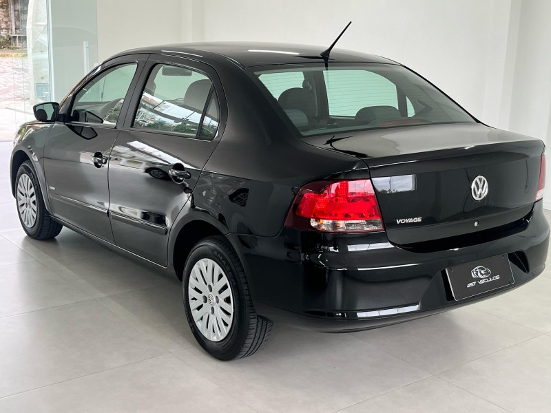 VOYAGE 1.0 MI TRENDLINE 8V FLEX 4P MANUAL - 2012 - BENTO GONçALVES