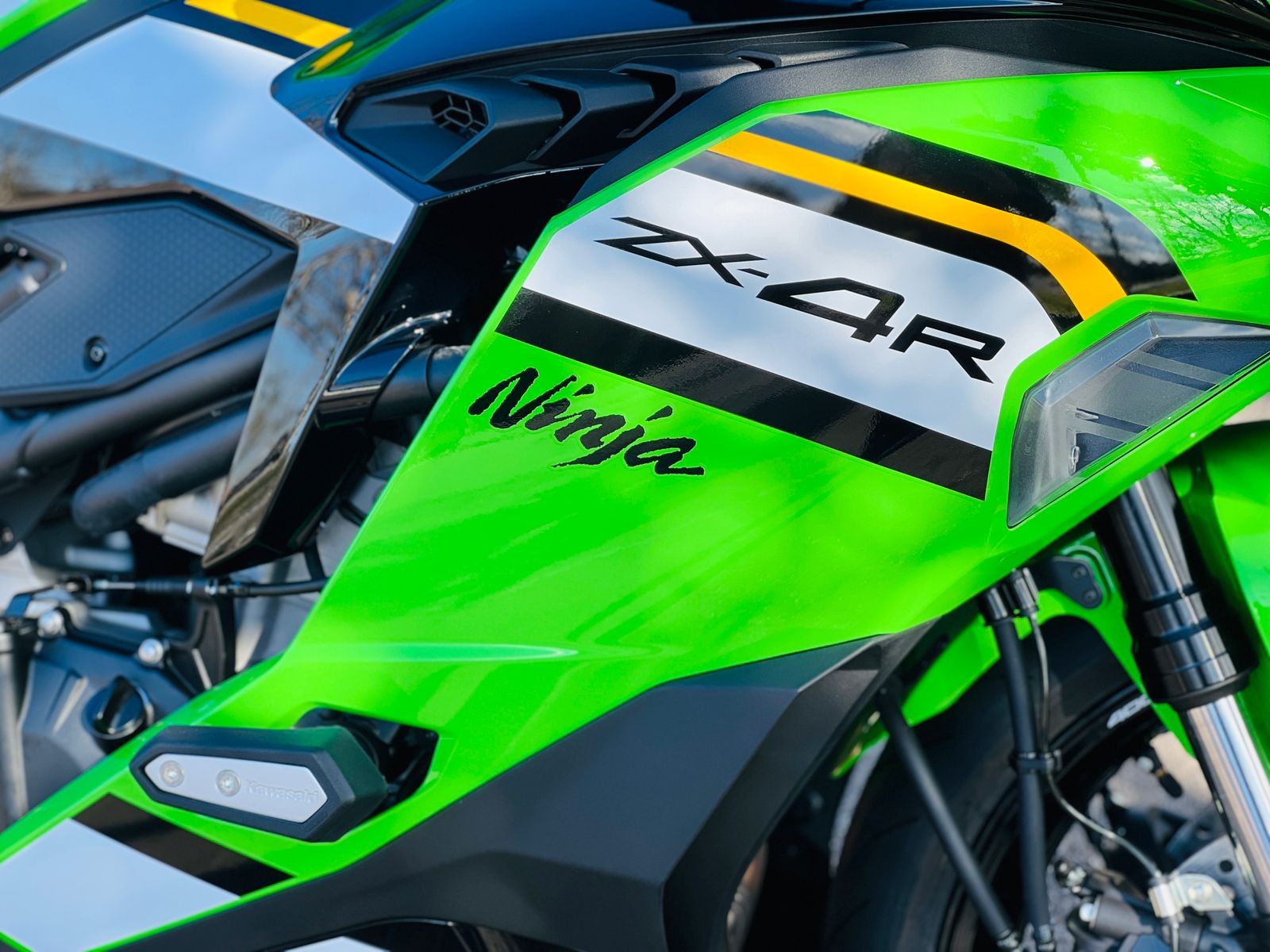 サナ（〜4/25) KAWASAKI - NINJA ZX-4R - 2025/2025 - Verde - R$ 56.390,00