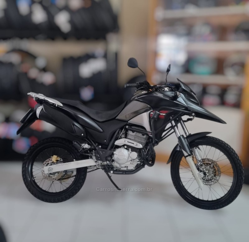XRE 300 
