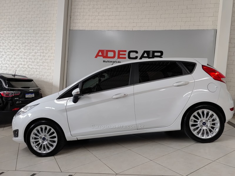 FIESTA 1.6 TITANIUM HATCH 16V FLEX 4P MANUAL - 2014 - FARROUPILHA