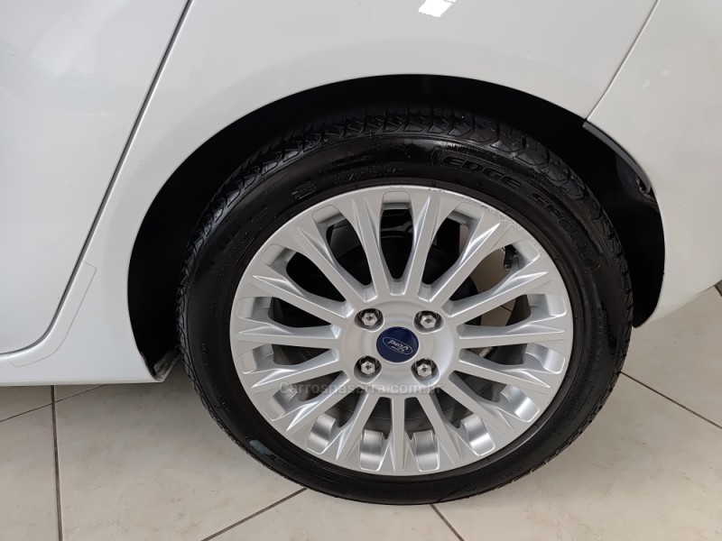 FIESTA 1.6 TITANIUM HATCH 16V FLEX 4P MANUAL - 2014 - FARROUPILHA
