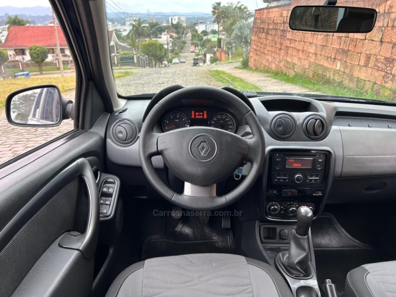 DUSTER 1.6 DYNAMIQUE 4X2 16V FLEX 4P MANUAL - 2014 - VENâNCIO AIRES