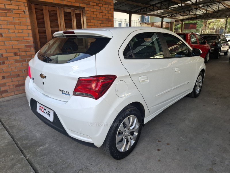 ONIX 1.4 MPFI LT 8V FLEX 4P MANUAL - 2017 - GARIBALDI
