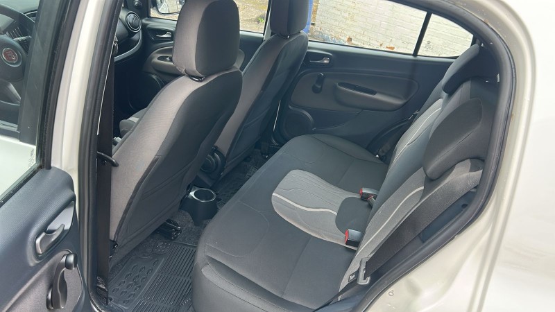 UNO 1.4 EVO WAY 8V FLEX 4P MANUAL - 2015 - FARROUPILHA