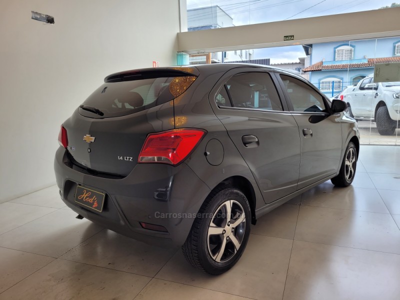 ONIX 1.4 MPFI LTZ 8V FLEX 4P MANUAL - 2018 - CANELA