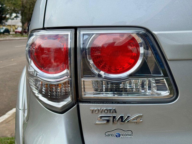 HILUX SW4 2.7 SR 4X2 16V GASOLINA 4P AUTOMÁTICO - 2015 - LAGOA VERMELHA