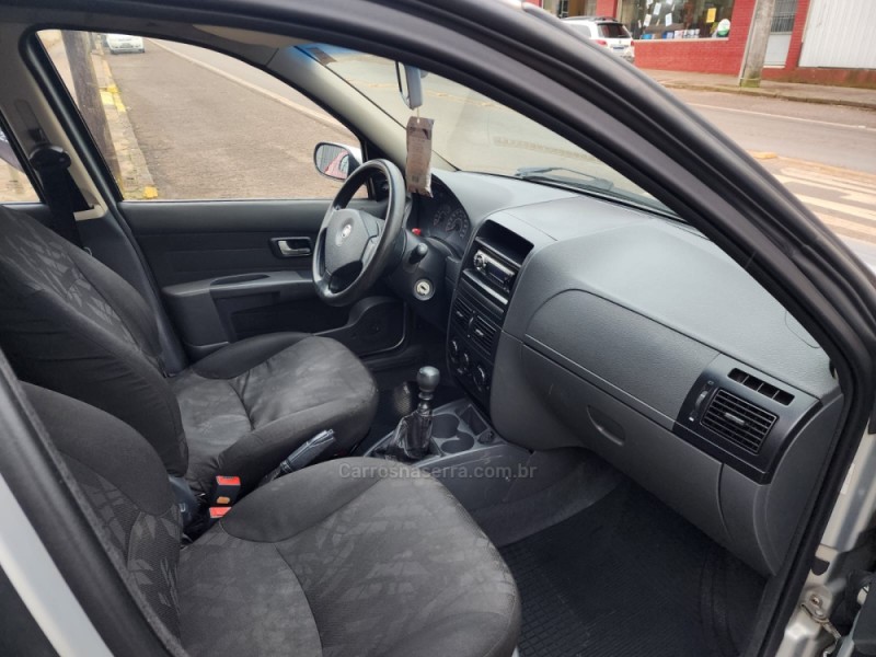 SIENA 1.0 MPI EL 8V FLEX 4P MANUAL - 2010 - VACARIA