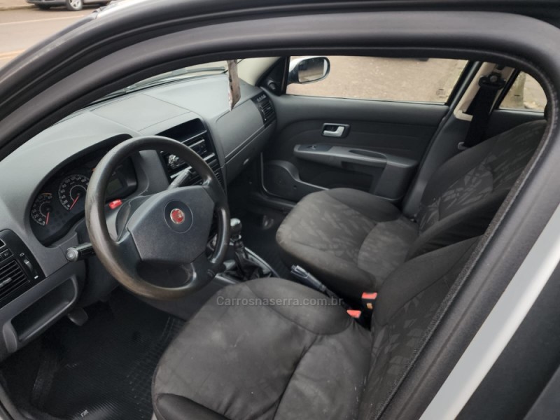 SIENA 1.0 MPI EL 8V FLEX 4P MANUAL - 2010 - VACARIA