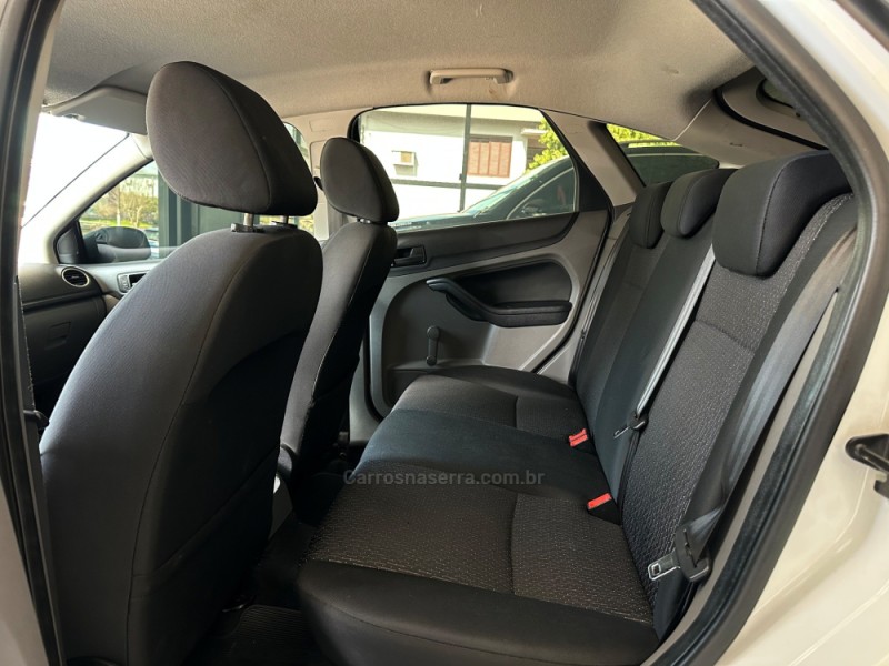 FOCUS 1.6 GL 16V FLEX 4P MANUAL - 2013 - GUAPORé