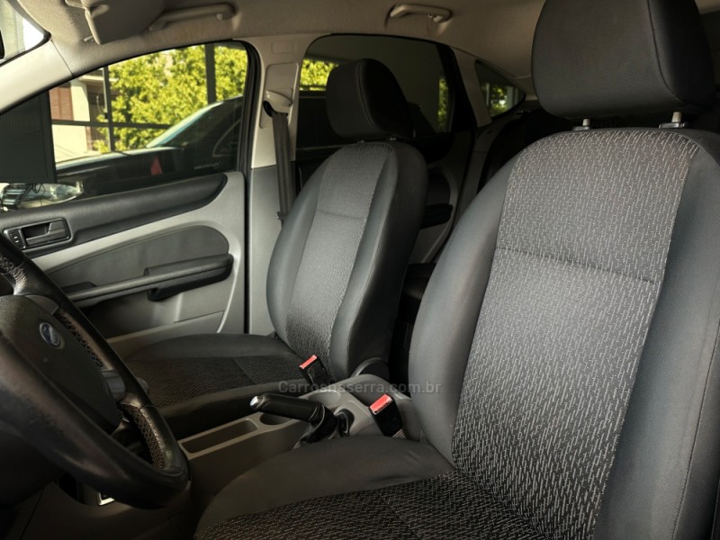 FOCUS 1.6 GL 16V FLEX 4P MANUAL - 2013 - GUAPORé