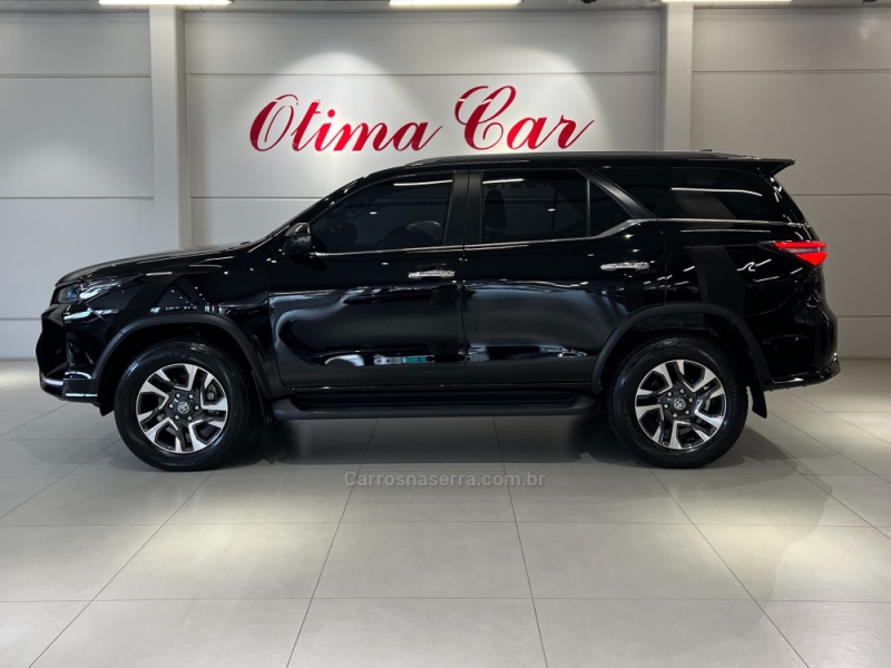 HILUX SW4 2.8 4X4 SRX PLATINUM TURBO DIESEL 4P AUTOMÁTICO - 2024 - FLORES DA CUNHA