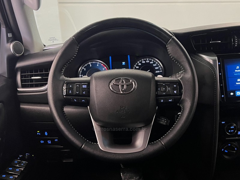 HILUX SW4 2.8 4X4 SRX PLATINUM TURBO DIESEL 4P AUTOMÁTICO - 2024 - FLORES DA CUNHA