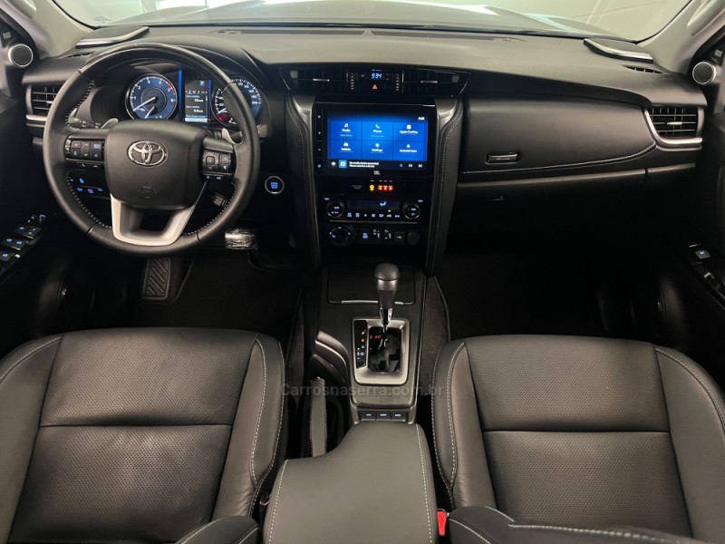HILUX SW4 2.8 4X4 SRX PLATINUM TURBO DIESEL 4P AUTOMÁTICO - 2024 - FLORES DA CUNHA